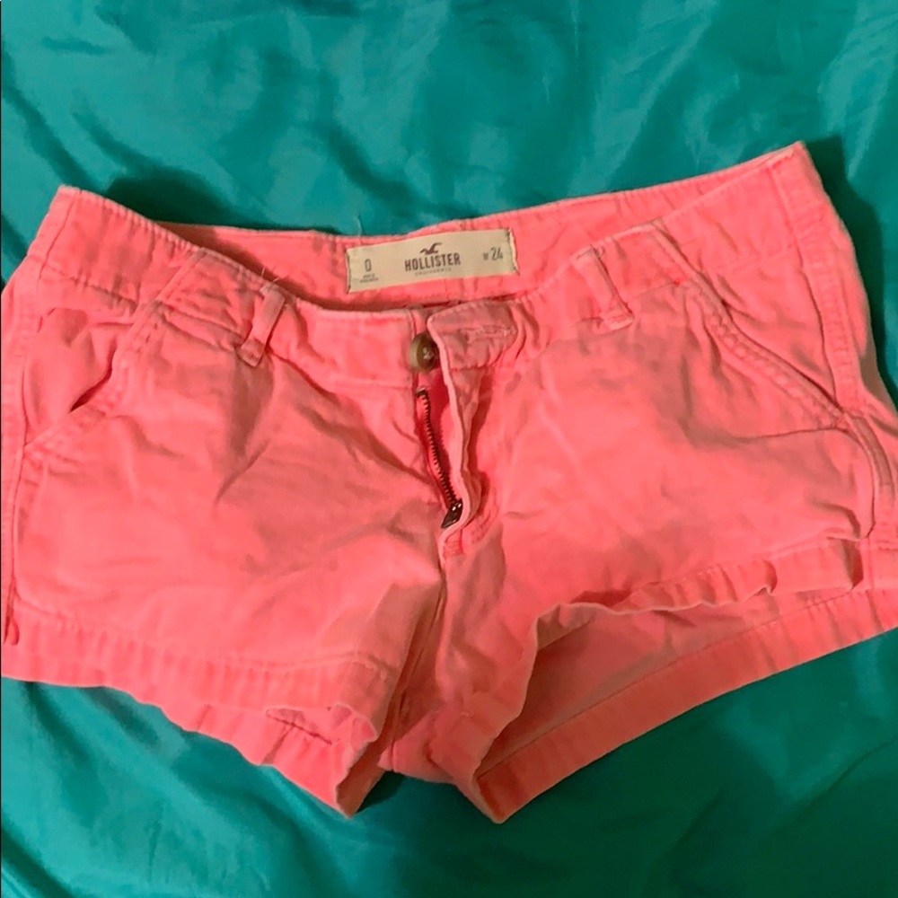 Hollister got pink shorts
